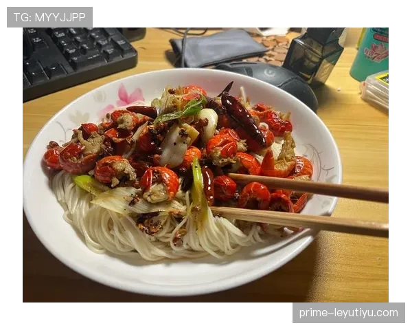 肖若腾今天的早饭居然是机场贵宾厅的龙虾套餐？普通人真想象不出那生活档次啊！